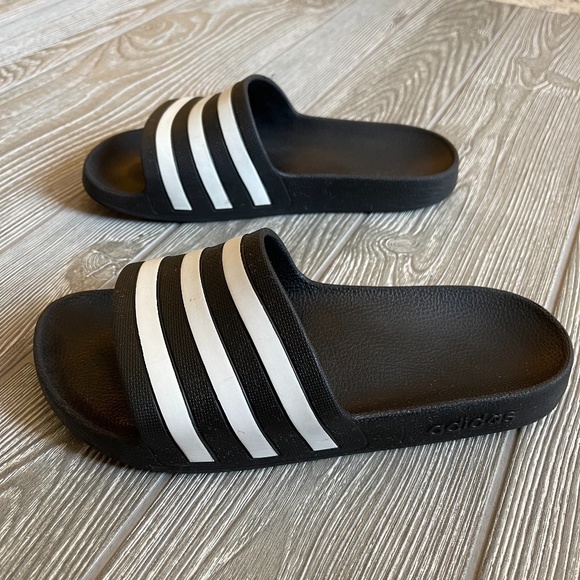 ADIDAS Women’s Black Striped  Rubber Slides - Picture 5 of 7